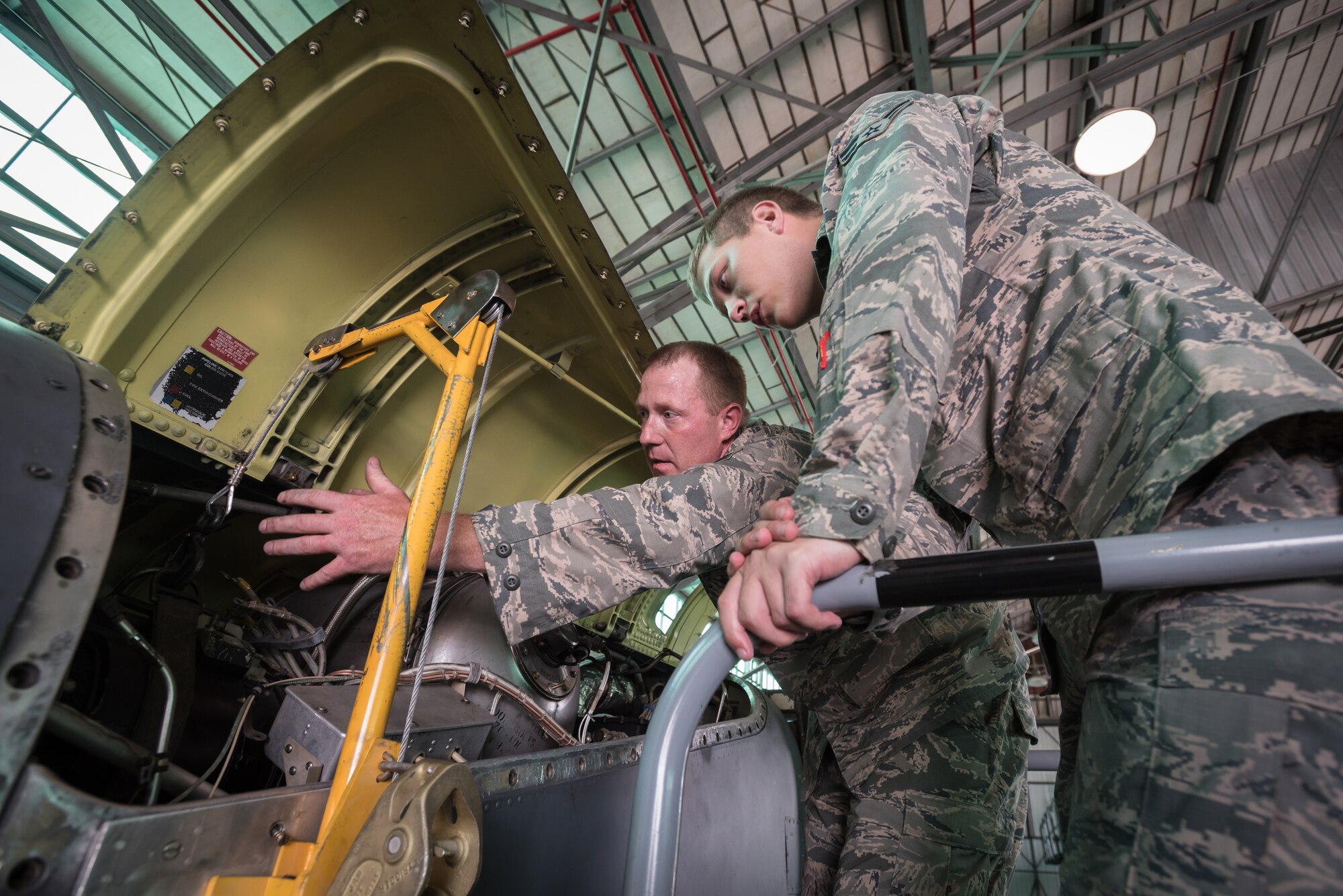 U.S. Air Force Tech. Sgt. Patrick Howard (left), and electrician from the Kentucky Air National Guard’s 123rd Airlift Wing, teaches U.S. Air Force Airman 1st Class Ethan Sartin, also from the 123rd, how to remove an electrical generator from a C-130 engine at the Air National Guard’s Air Dominance Center in Savannah, Ga., June 14, 2016. The class is part of Maintenance University here, a weeklong course designed to provide intensive instruction in aircraft maintenance. Now in its eighth year, Maintenance University is sponsored by the 123rd Airlift Wing. (U.S. Air National Guard photo by Lt. Col. Dale Greer)