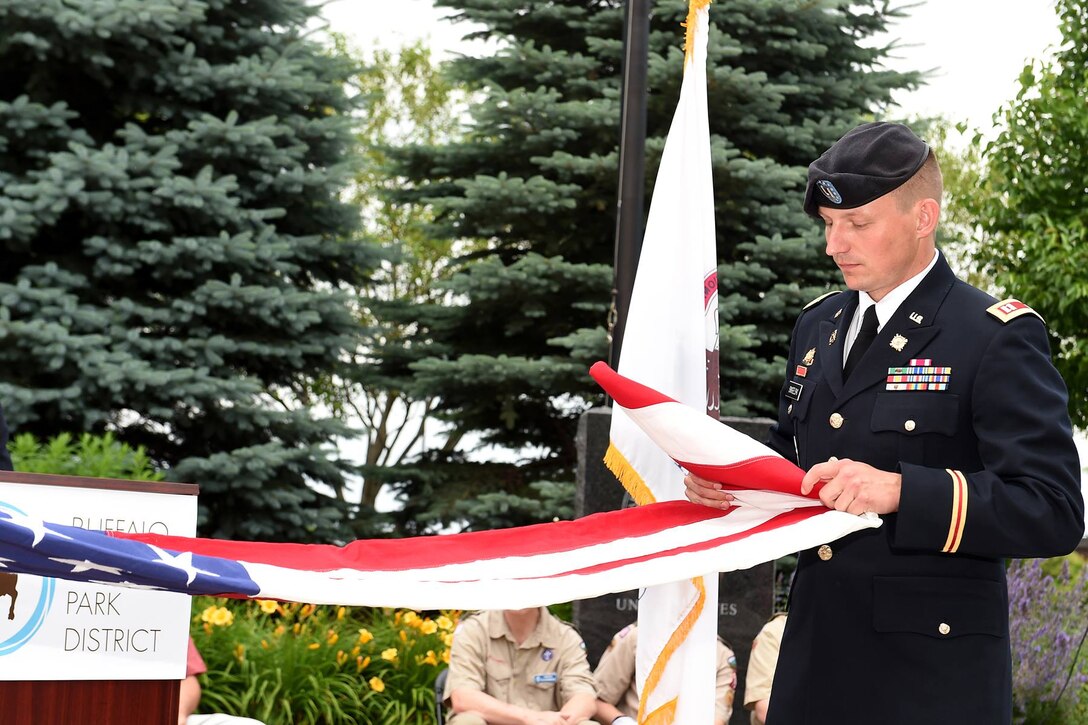 Capt. Jason Smigelski, Individual training Officer, 85th Support Command, folds the flag into its tricorn shape during Buffalo Grove, IL. Flag Day ceremony on June 14, 2016.
(Photo by Sgt. Aaron Berogan)
