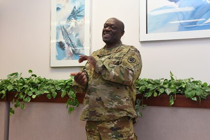 Col. D.D. Mayfield, Defense Contract Management Agency-Chicago, laughs as a story about him is told during his farewell lunch on June 15, 2016 at the 85th Support Command headquarters.
(Photo by Sgt. Aaron Berogan)