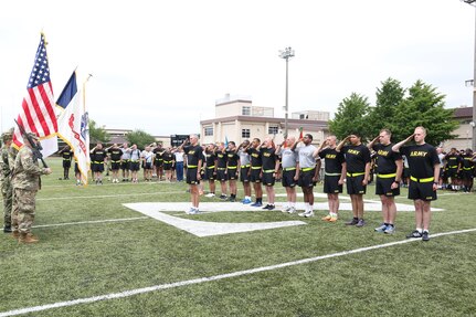 Maj. Gen. James F. Pasquarette, commanding general of USARJ, leads Soldiers in a salute during a mass reenlistment ceremony held June 17 on the ZAHS football field for Camp Zama’s Army Birthday Week celebration. (U.S. Army photo by Lance D. Davis)