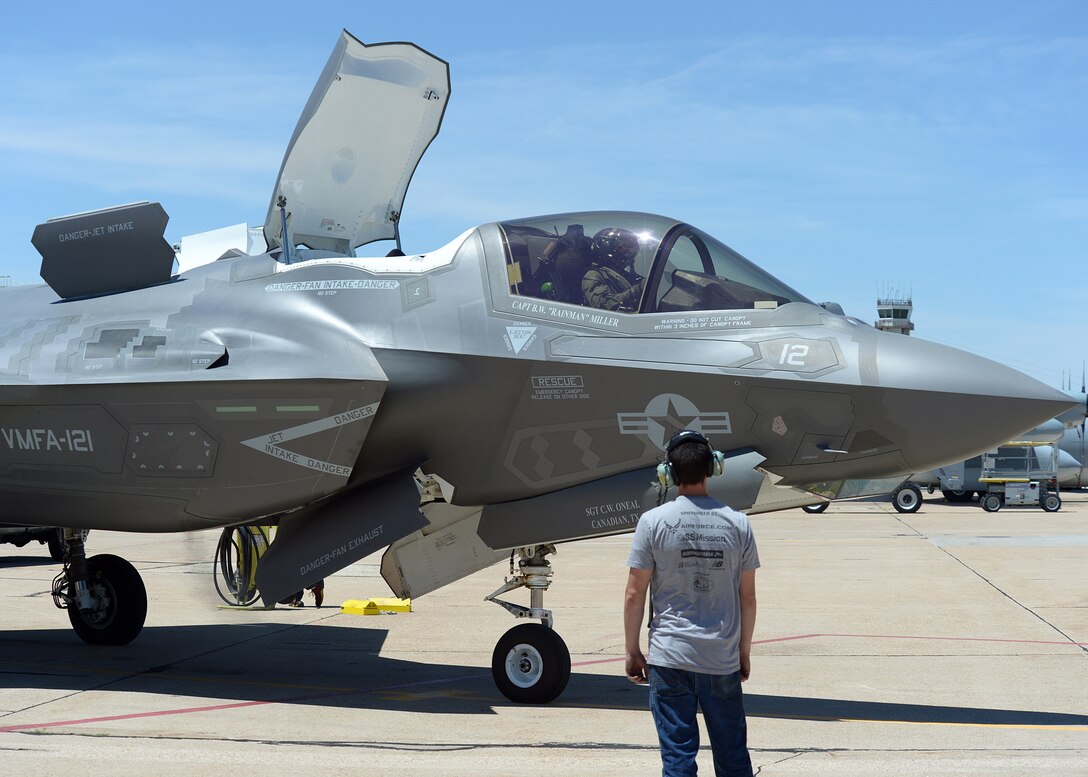 Lt. Col. Kevin "Sonar" Hall, 514th Flight Test Squadron pilot,
prepares to depart Hill Air Force Base, Utah, for a functional check flight on an F-35B following routine programmed depot maintenance on the aircraft on June 15, 2105. Johnathan Minter, 570th Aircraft Maintenance Squadron crew chief, watches from below. (U.S. Air Force photo/Alex R. Lloyd)
