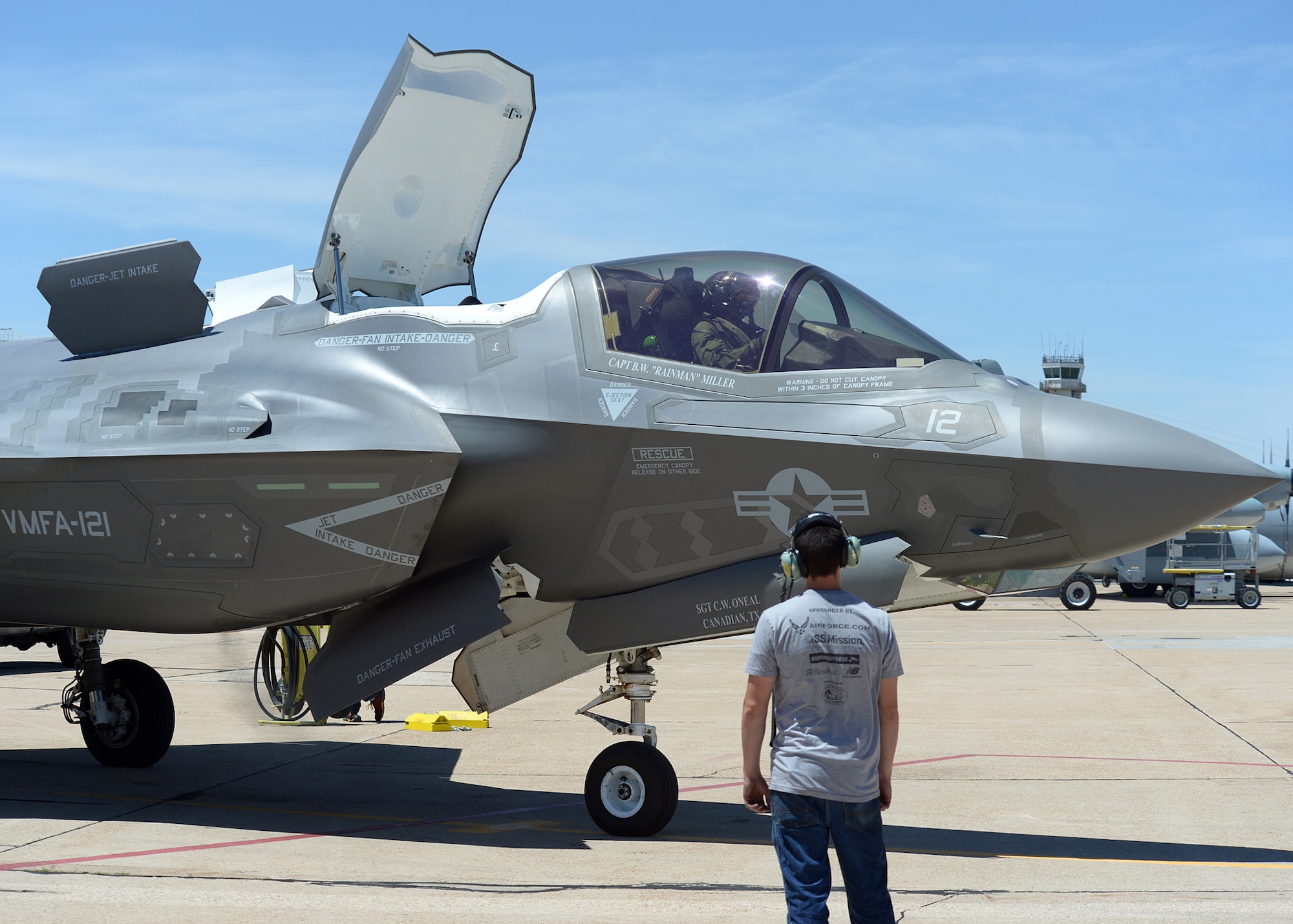 Lt. Col. Kevin "Sonar" Hall, 514th Flight Test Squadron pilot,
prepares to depart Hill Air Force Base, Utah, for a functional check flight on an F-35B following routine programmed depot maintenance on the aircraft on June 15, 2105. Johnathan Minter, 570th Aircraft Maintenance Squadron crew chief, watches from below. (U.S. Air Force photo/Alex R. Lloyd)
