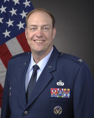 Colonel Sean W. Robertson's official photo