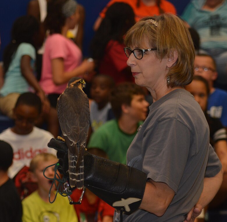 Renee Davis, a HawkQuest volunteer, holds up an Aplomado Falcon for children to see during HawkQuest’s raptor demonstration at Schriever Air Force Base, Colorado, Tuesday, June 21, 2016. The Aplomado falcon was the smallest bird shown at the demonstration. (U.S. Air Force photo/ Airman William Tracy) 