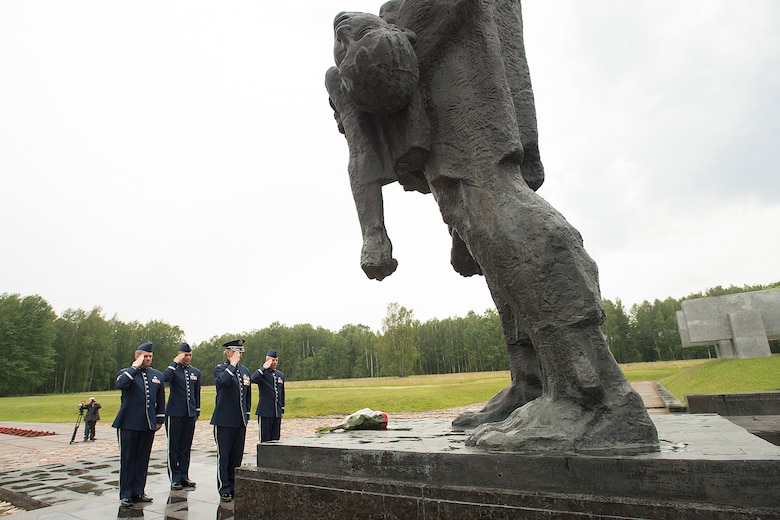 Members of the U.S. Air Forces in Europe Band salute after placing flowers at the “Unbowed Man” statue June 20, 2016, in Khatyn Memorial, Belarus. While in Belarus, 13 bandsmen performed in Minsk and surrounding communities to commemorate the alliance that ended the greatest conflict of the 20th Century. The United States, Belarus, and other ally and partner nations continue to remember and honor shared World War II sacrifices. (U.S. Air Force photo/Technical Sgt. Paul Villanueva II)