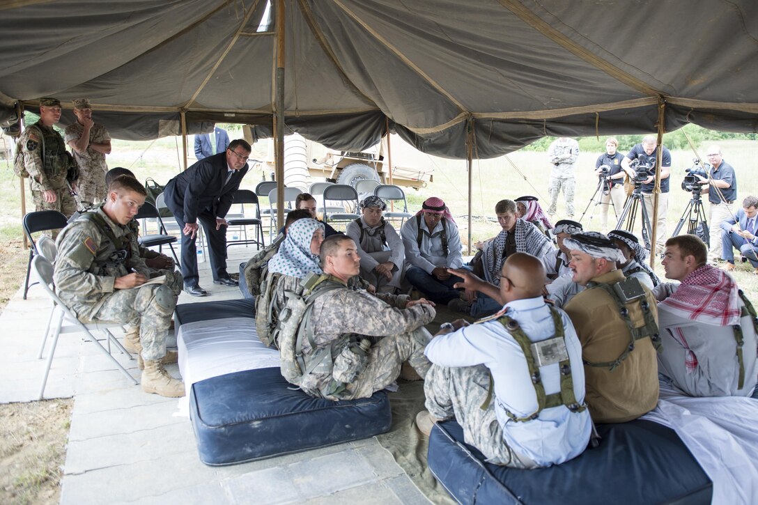 Defense Secretary Ash Carter observes Army ROTC cadets attending the Cadets Leader Course at Fort Knox, Ky., June 22, 2016. DoD photo by Air Force Staff Sgt. Brigitte N. Brantley