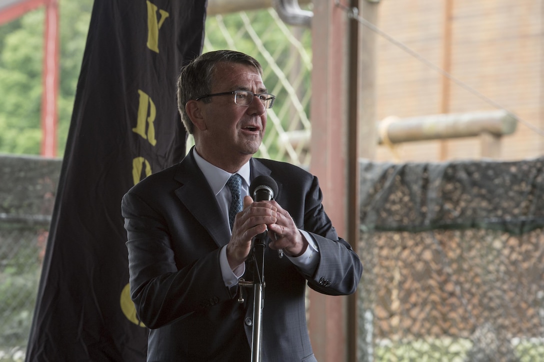 Defense Secretary Ash Carter addresses Army ROTC cadets attending training at Fort Knox, Ky., June 22, 2016. DoD photo by Air Force Staff Sgt. Brigitte N. Brantley