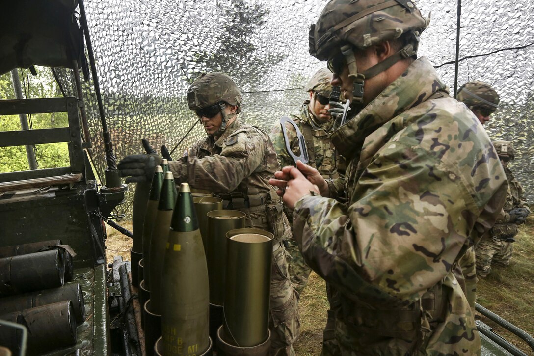 Soldiers prepare ammunition for howitzer live-fire training during Anakonda 2016 in Drawsko Pomorskie, Poland, June 14, 2016. Army photo by Pfc. Antonio Lewis