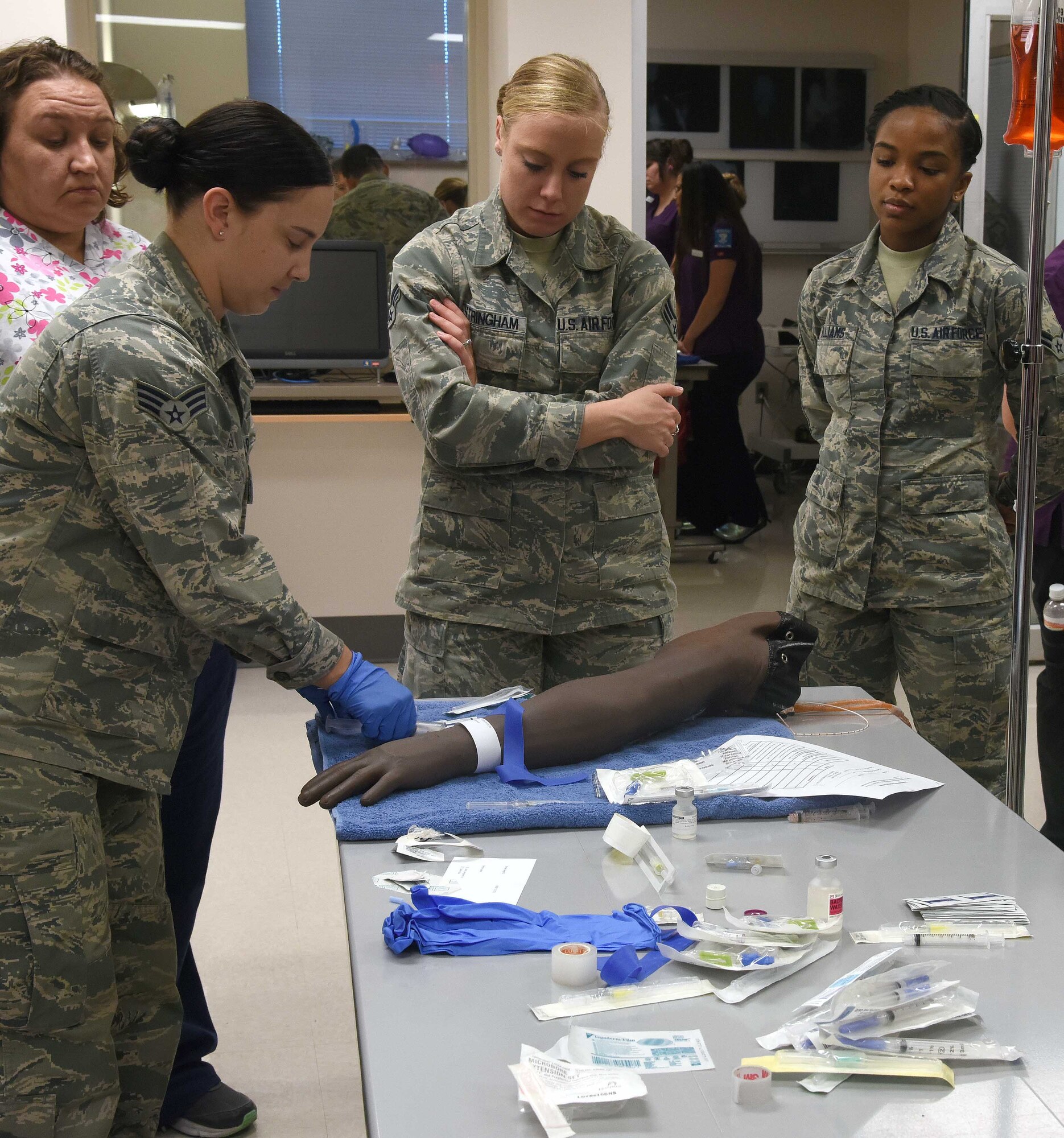 Members of the Malmstrom Air Force Base 341st Medical Group train on head-to-toe assessments, different code situations and intravenous starts with Great Falls College—Montana State University second year registered nursing students June 23, 2016, at Great Falls College, Mont. The joint training will be conducted once a month for five different modules, with each member going through each one. (U.S. Air Force photo/Senior Airman Jaeda Tookes)