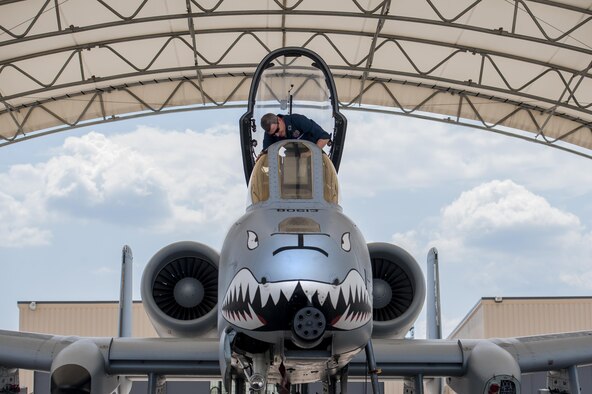 U.S. Air Force Col. Thomas Kunkel, 23d Wing commander, cleans the canopy of an A-10C Thunderbolt II, June 27, 2016, at Moody Air Force Base, Ga. During his visit to the 23d Aircraft Maintenance Squadron, Kunkel performed an inspection, refueled and prepared the A-10 for flight. (U.S. Air Force photo by Airman 1st Class Lauren M. Hunter/Released)