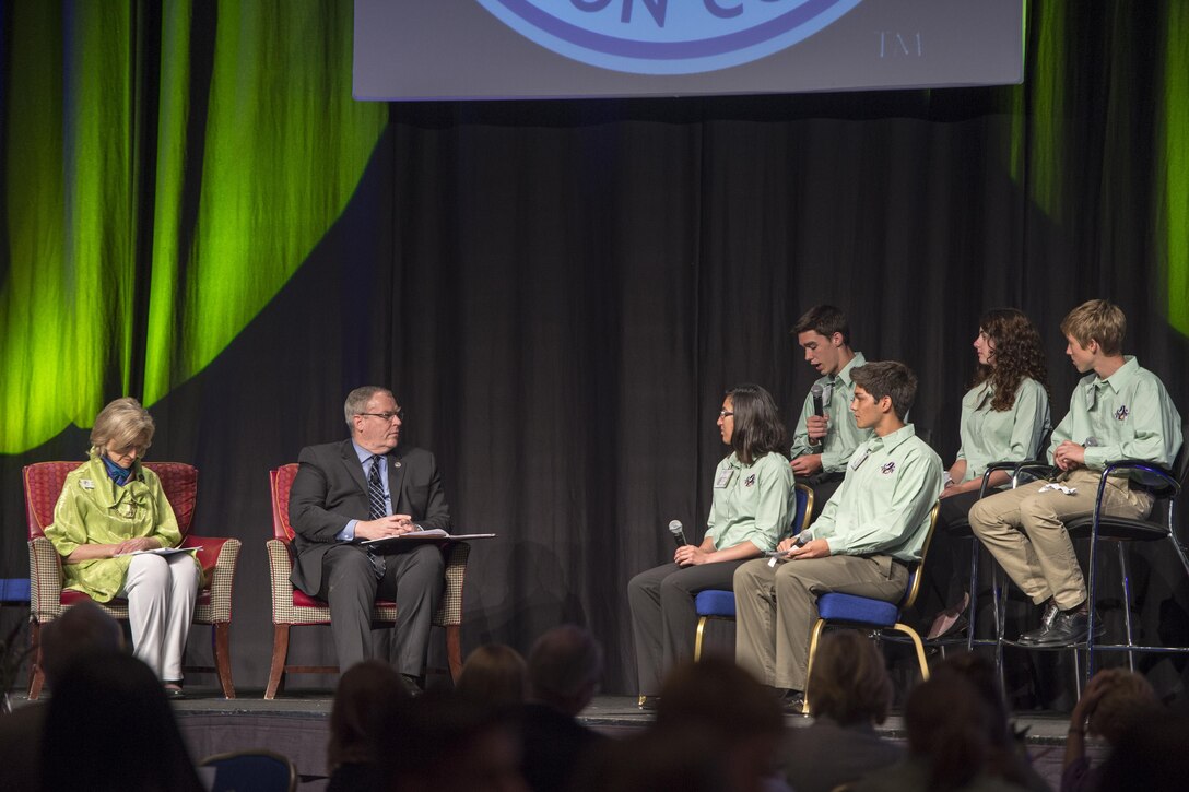 Deputy Defense Secretary Bob Work answers questions from a panel of military children during the Military Child Education Coalition's 2016 National Training Seminar in Washington, D.C., June 28, 2016. DoD photo by Air Force Staff Sgt. Brigitte N. Brantley