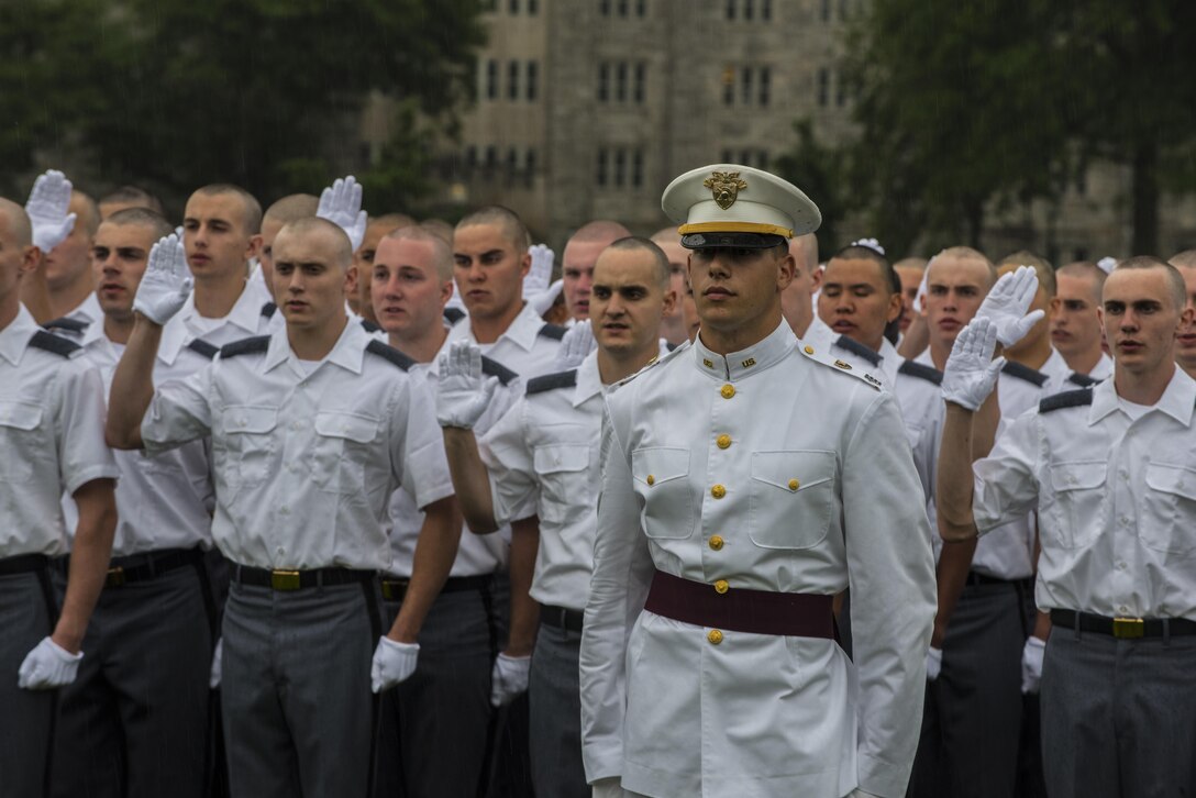 New Cadets at the U.S. Military Academy at West Point, N.Y., recite the oath of enlistment at the plain in front of family and friends during R-day, June 27. (U.S. Army photo by Sgt. 1st Class Brian Hamilton/ released)