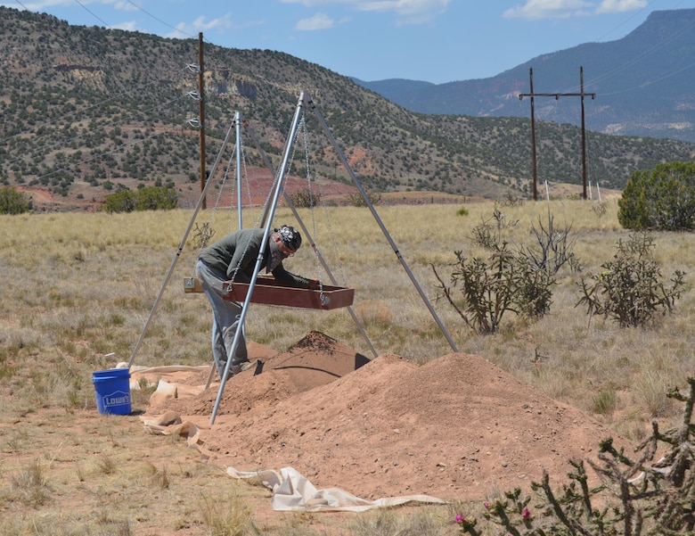 ABIQUIU LAKE, N.M. – Undergraduate student Ray Frazier screens dirt from the site looking for artifacts, June 21, 2016.