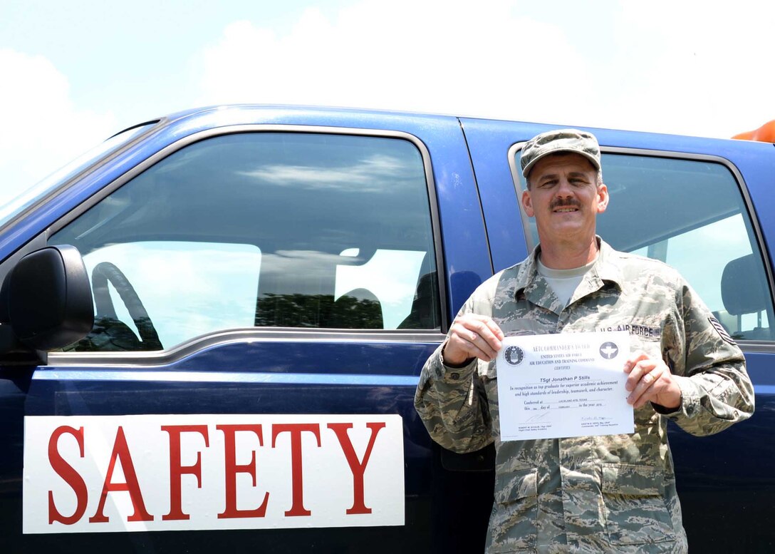 TECH. SGT JONATHAN STILLS DISPLAYS HIS CERTIFICATE FOR TOP GRADUATE FROM THE BASIC SAFETY APPRENTICE COURSE HELD AT LACKLAND AFB, TX.  STILLS SCORED HIGHEST OVERALL ON TESTS AND ASSIGNED PROJECTS. (U.S. AIR NATIONAL GUARD PHOTO BY STAFF SGT. DAN GAGNON, 134 ARW PUBLIC AFFAIRS)