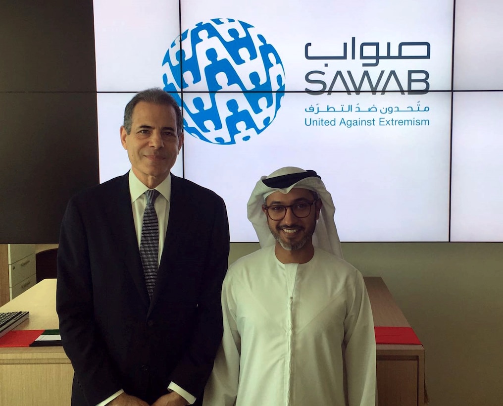 Undersecretary of State for Public Diplomacy and Public Affairs Rick Stengel visits the Sawab Center in Abu Dhabi, United Arab Emirates, the first-ever multinational online messaging and engagement program in support of the global coalition against ISIL, April 27, 2016. State Department photo