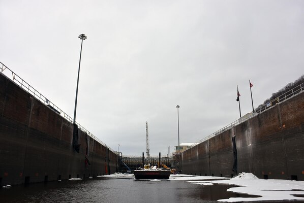 LYNXVILLE, Wis. – The U.S. Army Corps of Engineers, St. Paul District,  performs winter maintenance at Lock and Dam 9, near Lynxville, Wisconsin Jan. 26. The district  performed the rehabilitative work to ensure the lock continues providing safe, reliable navigation to industry and recreation enthusiasts. The maintenance happens on an approximate 20-year cycle at each of the district’s 13 locks. The work is expected to be completed by March 12. 