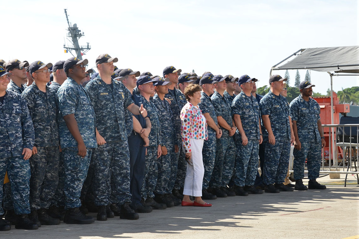 151109-N-EF781-051 PEARL HARBOR (NOV. 9, 2015) Patty Lent, the mayor of Bremerton, Wash., stands with the crew of the USS Bremerton (SSN 698) for a photograph by the ship’s photographer at the conclusion of a ceremony to present awards from the Bremerton-Olympic Peninsula Council of the Navy League to the crew. (U.S. Navy photo by Lt. Brett Zimmerman/Released)