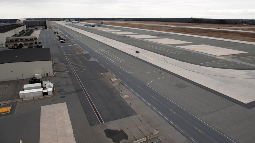 Two C-17A Globemaster IIIs and a C-5M Super Galaxy sit on the flight line Feb. 25, 2016, at Dover Air Force Base, Del. Dover AFB’s other 11 C-17s and 17 C-5s are either in heavy maintenance or off station due to Dover’s ongoing runway construction project. (U.S. Air Force photo/Senior Airman Zachary Cacicia)