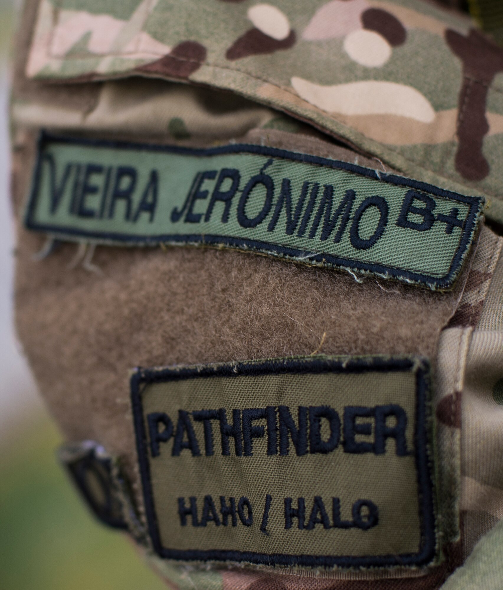 Patches of a Portuguese paratrooper are worn as he prepares for a high-altitude low-opening jump during exercise Real Thaw 16 in Beja, Portugal, Feb. 24, 2016. The paratroopers jumped from approximately 18,000 feet and worked with foreign pathfinders who operated the drop zone. (U.S. Air Force photo/Senior Airman Jonathan Stefanko)