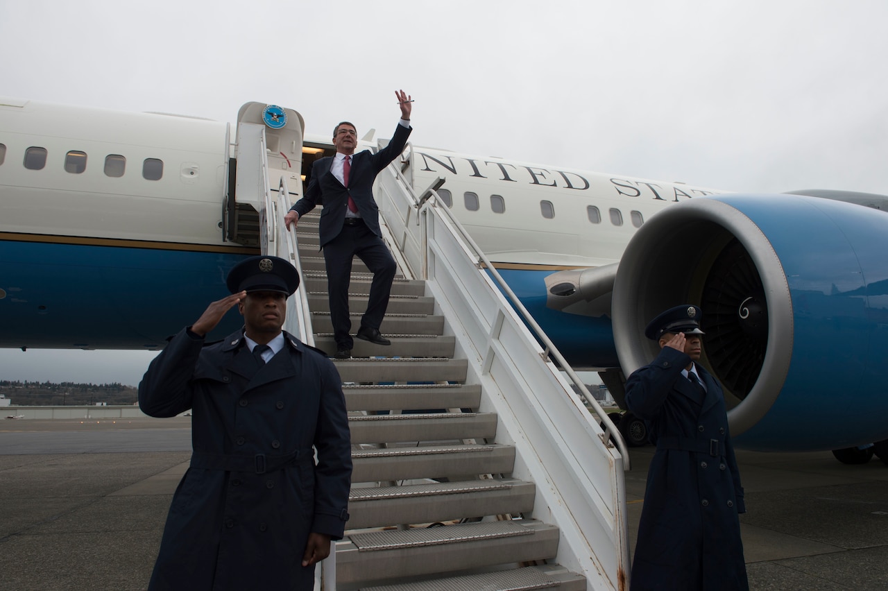 Defense Secretary Ash Carter arrives in Seattle, March 2, 2016. Carter is in Seattle to speak at a Microsoft-hosted breakfast as part of his efforts to strengthen ties between the Department of Defense and the tech community. DoD photo by Navy Petty Officer 1st Class Tim D. Godbee