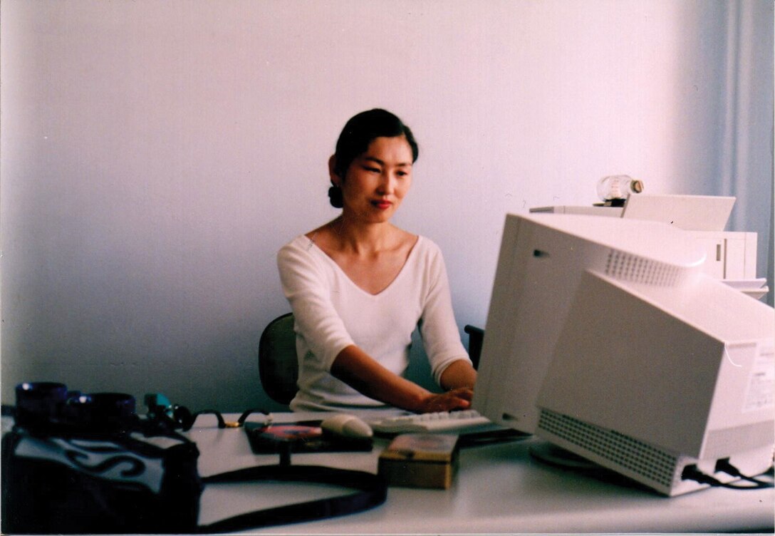 Oyungerel Tsedevdamba setting up an office for the Liberty Center, a human rights watchdog, in August
2000. She served as its Executive Director from 2000 – 2004.