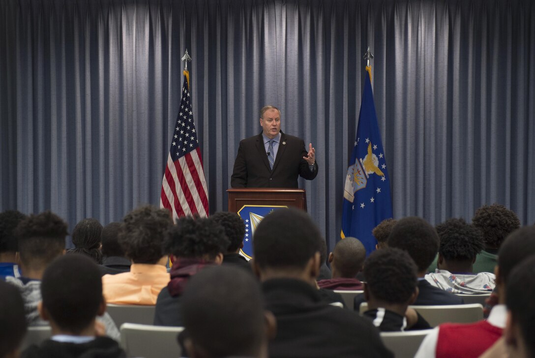 Deputy Defense Secretary Bob Work speaks to a group of students from the local Dayton, Ohio, area during 'Week at the Labs" event at Wright-Patterson Air Force Base, Ohio, March 3, 2016. DoD photo by Air Force Senior Master Sgt. Adrian Cadiz