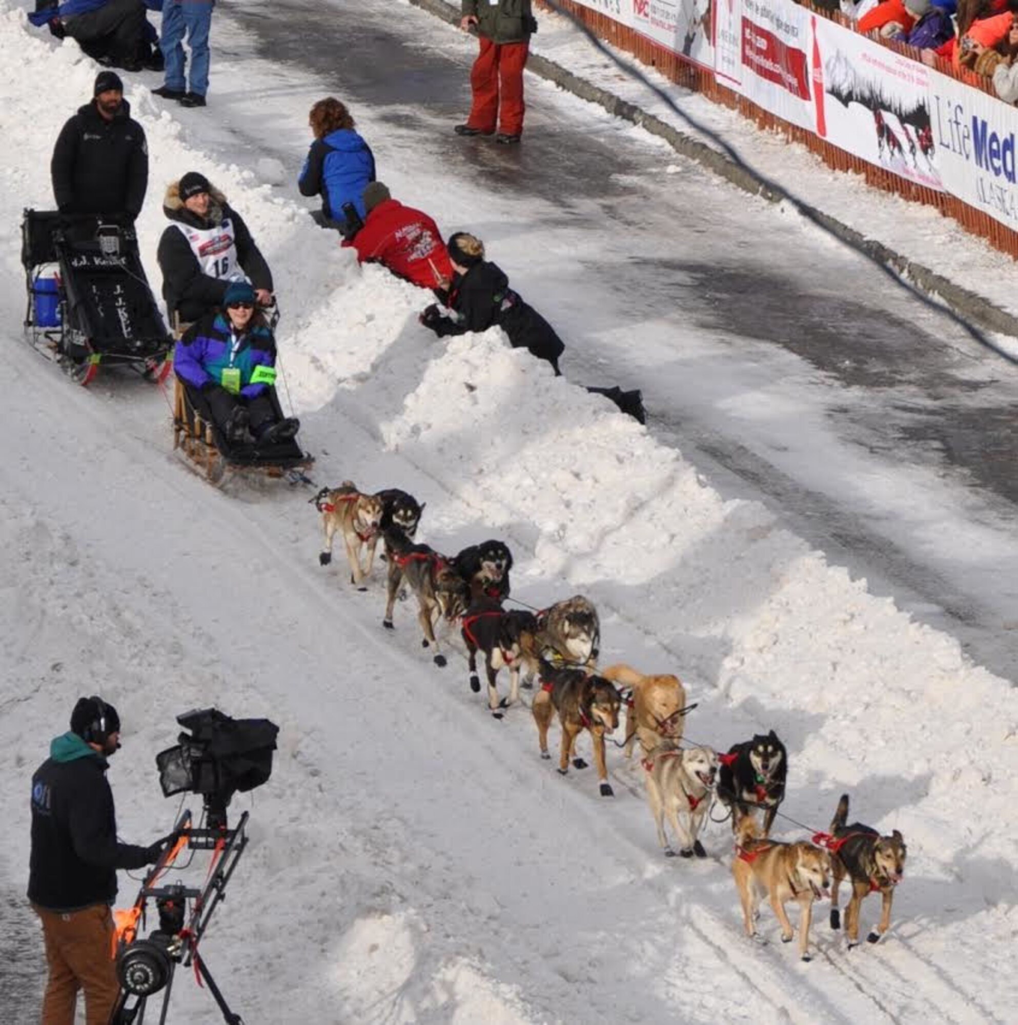 Dallas Seavey‬, the youngest three time ‪‎Iditarod‬ champion, passes through downtown Anchorage during the ceremonial start of the Iditarod March 5. Earlier in the week Seavey stopped by the 477th Fighter Group at Joint Base Elmendorf-Richardson, Alaska and swapped stories with Reservists about sacrifice and dedication and got a tour of an F-22. For the second year in a row the Air Force Reserve is a Lead Dog Sponsor for the Iditarod Race, known as The Last Great Race on Earth. The Iditarod is a 1,000-mile sled dog race across the rugged terrain of Alaska. (U.S. Air Force / Tech. Sgt. Kimberly Rae Moore)