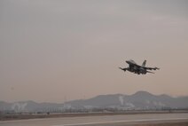 A 36th Fighter Squadron F-16 Fighting Falcon takes off prior to the start of readiness exercise Beverly Midnight 16-01 from Osan Air Base, Republic of Korea March 7, 2016. The exercise focuses on readiness, testing Osan’s wartime procedures, and realistically looking at their ability to defend the base, execute operations and sustain follow-on forces. (U.S. Air Force photo by Staff Sgt. Benjamin Sutton/Released)