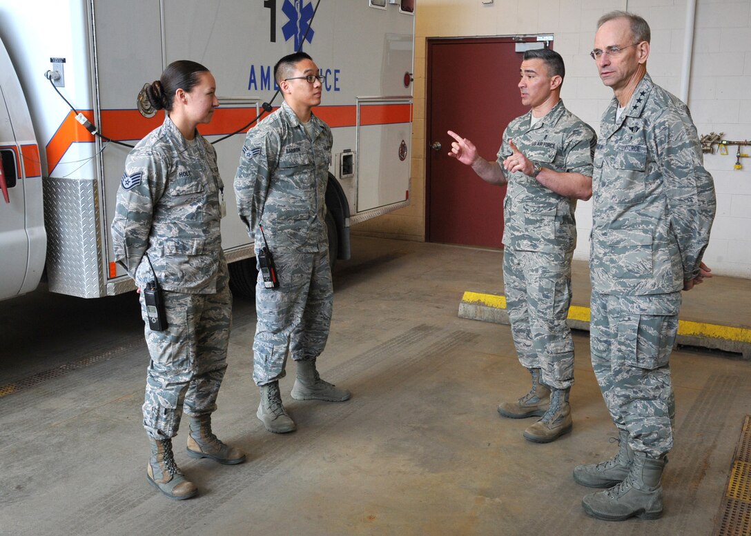 air-force-surgeon-general-visits-grand-forks-afb