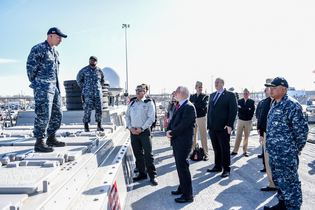 Deputy Defense Secretary Bob Work, center, listens to sailors brief him aboard the USS Stout on Naval Station Norfolk, Va., March 8, 2016. DoD photo by Army Sgt. 1st Class Clydell Kinchen