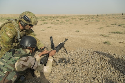 Iraqi army machine gun training at Camp Taji