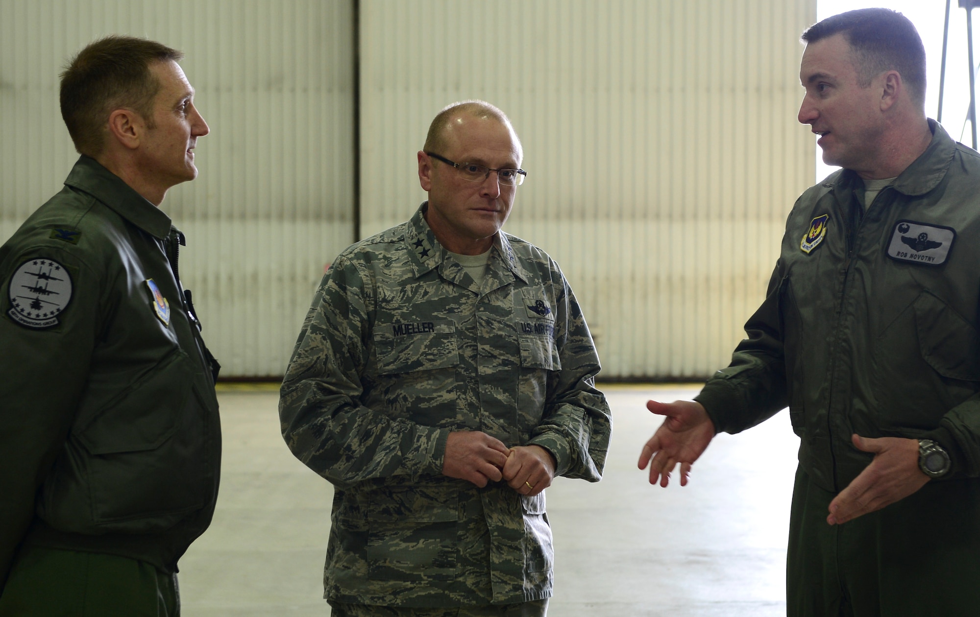 Maj. Gen. Andrew Mueller, Air Force Chief of Safety, speaks with Col. Scottie Zamzow, 48th Maintenance Group commander and Col. Robert Novotny, 48th Fighter Wing commander at Royal Air Force Lakenheath, England, March 7, 2016. During his visit with Liberty Wing leadership, they discussed the development, execution and evaluation of Air Force aviation, ground, weapons, space and system mishap prevention and nuclear surety programs. (U.S. Air Force photo by Senior Airman Dawn M. Weber/Released)