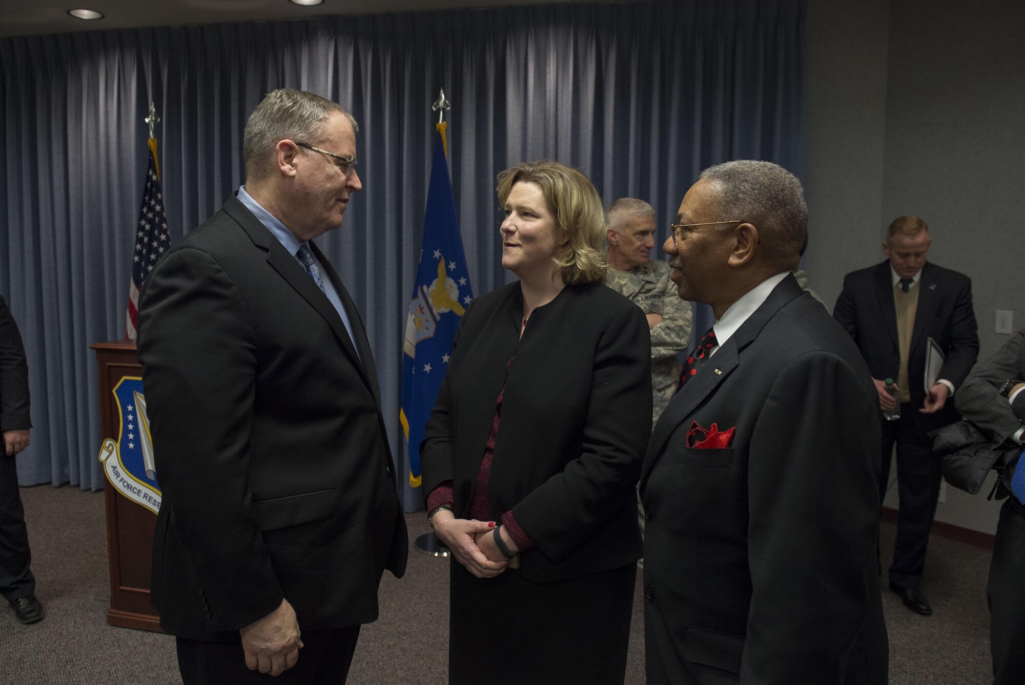 Deputy Defense Secretary Bob Work speaks with City of Dayton Mayor Nan Whaley, center, after speaking to a group of students from the local Dayton, Ohio, area during a 'Week at the Labs event at Wright-Patterson Air Force Base, Ohio, March 3, 2016. (DoD photo/Air Force Senior Master Sgt. Adrian Cadiz.)