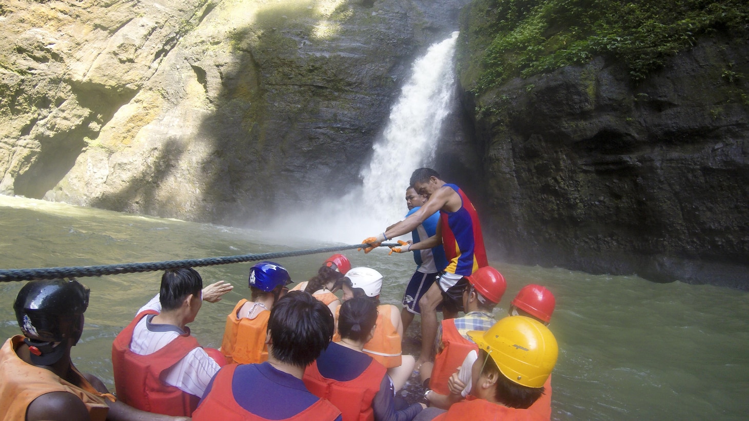 160306-N-ZZ999-001
PAGSANJAN FALLS, Philippines (Mar. 6, 2016) - Sailors from USS Blue Ridge (LCC 19) and Commander, U.S. 7th Fleet participate in an MWR tour during a scheduled port visit to Manila, Philippines, Mar. 6. Blue Ridge conducted a scheduled port visit during its patrol of the U.S. 7th Fleet area of operations, strengthing and fostering relationships within the Indio-Asia-Pacific. (U.S. Navy photo by Operations Specialist 2nd Class William Self/Released)