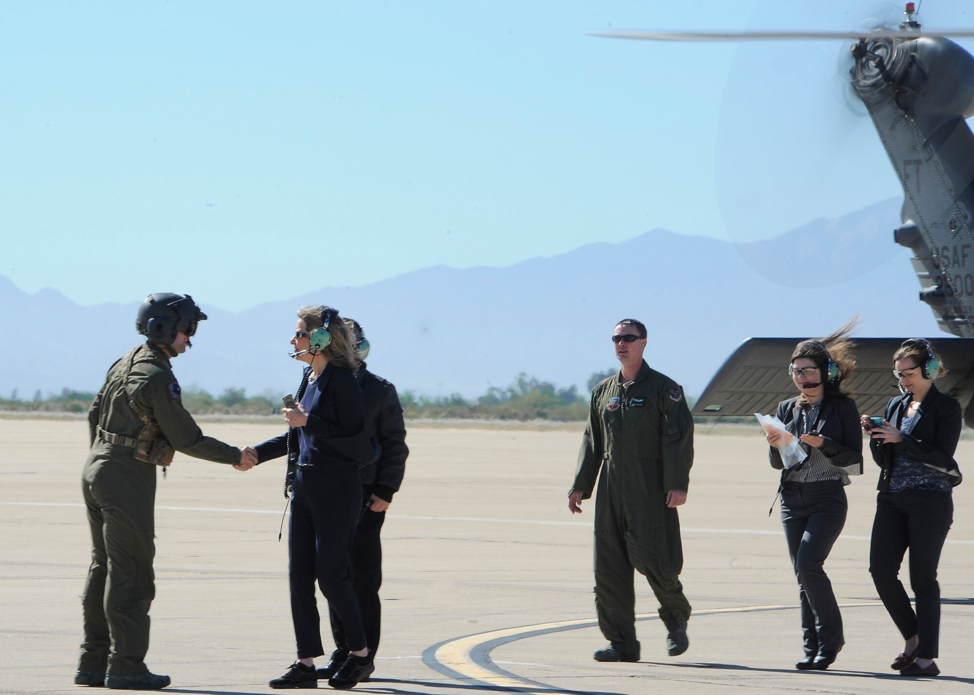 Deputy Secretary of Energy Dr. Elizabeth Sherwood-Randall shakes hands with a 55th Rescue Squadron Airman after a HH-60G Pave Hawk flight at Davis-Monthan Air Force Base, Ariz., March 9, 2016. Sherwood-Randall and Secretary of the Air Force Deborah Lee James visited various units to discuss their mission operations, priorities, capabilities as well as D-M AFB’s significant contributions to efficient energy use. (U.S. Air Fore photo by Airman 1st Class Ashley N. Steffen/Released)