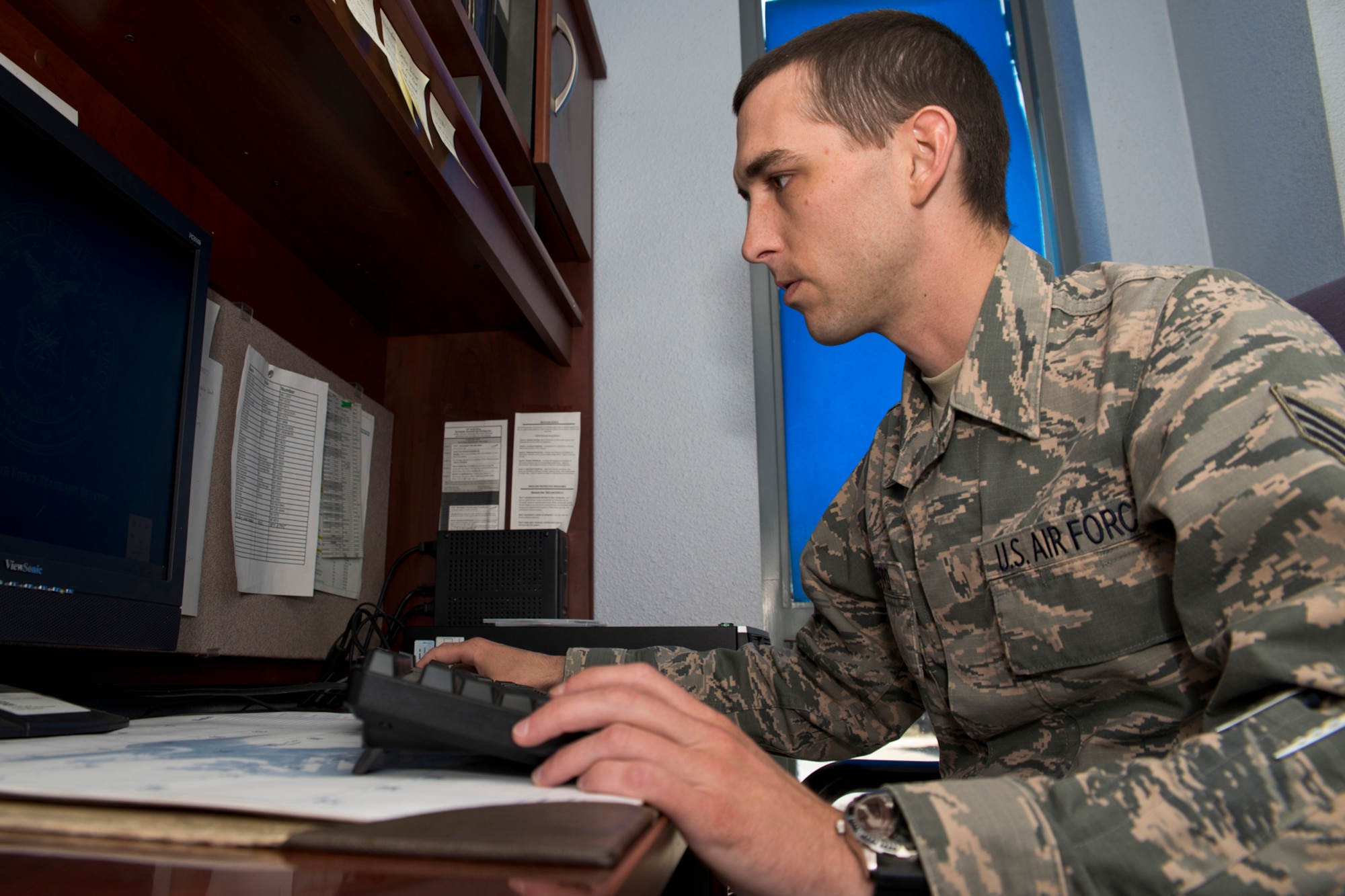 U.S. Air Force Reserve Senior Airman Justin Radford, a client systems technician assigned to the 913th Force Support Squadron, transfers user files back to a reimaged computer at Little Rock Air Force Base, Ark., March 4, 2016. From installing necessary programs to troubleshooting and repairing any problems that arise, client system technicians ensure 913th Airlift Group computer hardware and software function correctly at all times. (U.S. Air Force photo by Master Sgt. Jeff Walston/Released)  