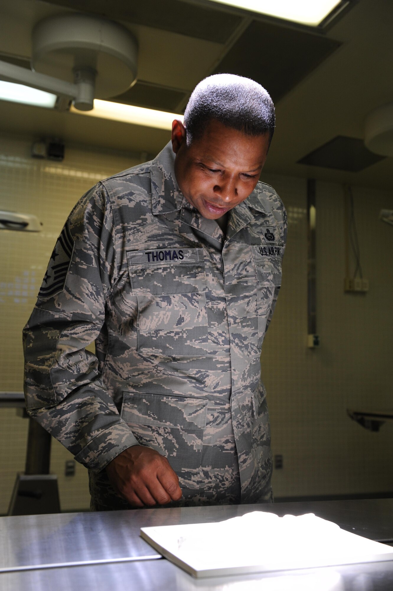 Chief Master Sgt. Farrell Thomas, 2nd Air Force command chief, views operation training equipment during an immersion tour at the clinical research lab Mar.8, 2016, Keesler Air Force Base, Miss. Thomas visited the 81st Medical Group to become oriented with group missions, operations and personnel. (U.S. Air Force photo by Kemberly Groue)