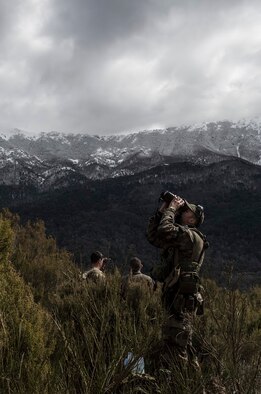 Staff Sgt. Francois “Fix” Xavier, French Army joint terminal attack controller in training, helps his fellow JTACs pinpoint a location during exercise Serpentex 16, March 9, 2016. Serpentex 16 is a French-led exercise with more than 200 Airmen, who participate with 12 other nations in the French-led exercise Serpentex 16 from March 7 -25, 2016.