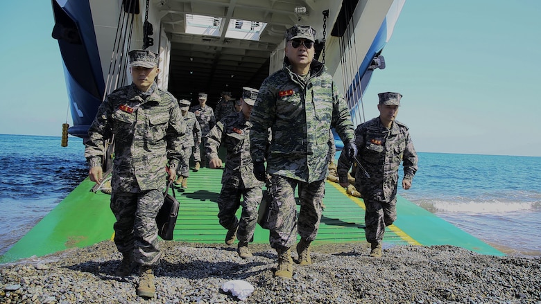 Lt. Gen. Sang-Hoon Lee, commandant of the Republic of Korea Marine Corps, tours Dogu Beach, Republic of Korea, March 10, 2016, during the rehearsal for an amphibious assault in support of Exercise Ssang Yong 16. Ssang Yong is a biennial military exercise focused on strengthening the amphibious landing capabilities of the Republic of Korea, the U.S., New Zealand and Australia.