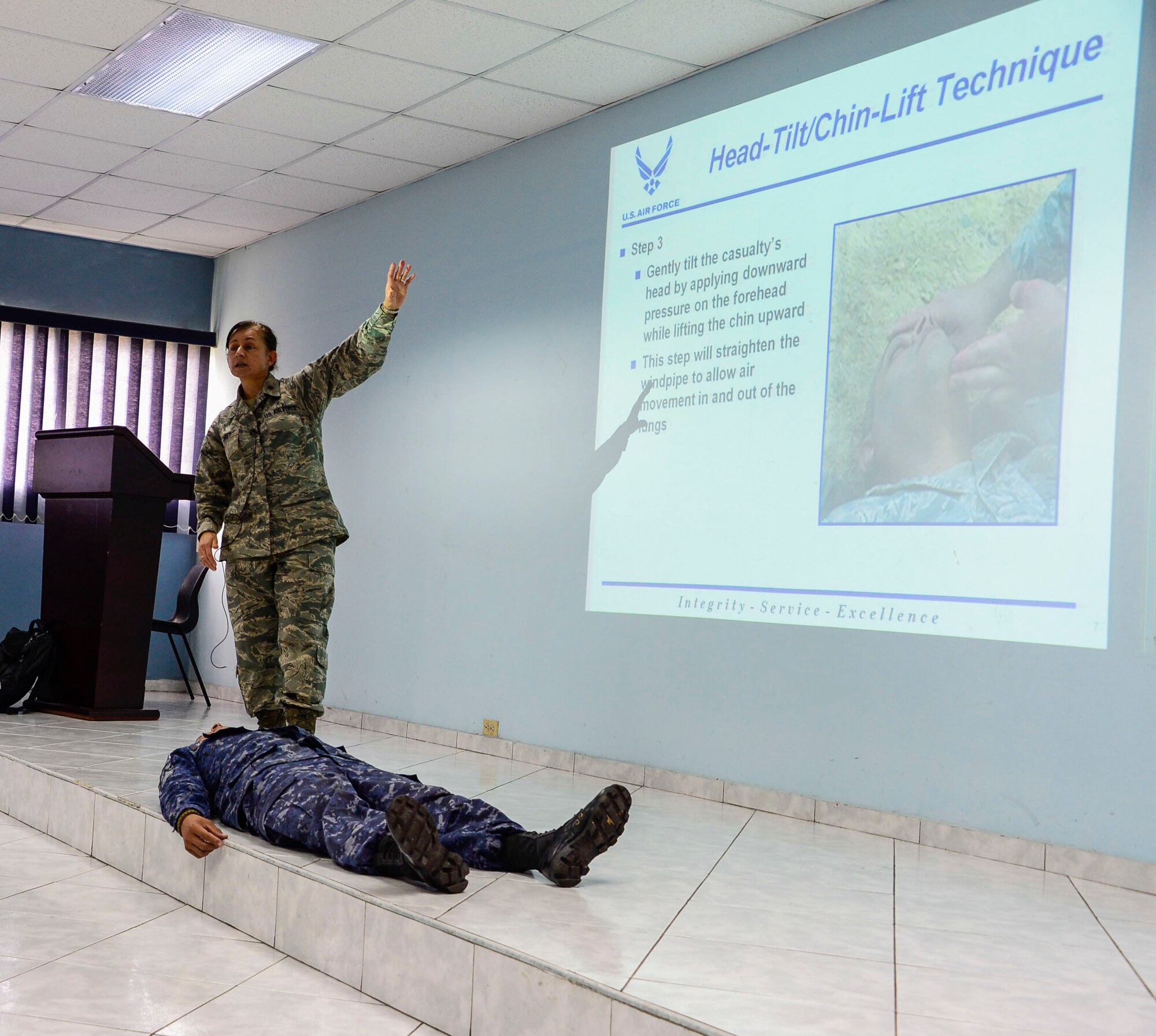 Maj. Helda Carey, 12th Air Force (Air Forces Southern) international health specialist, briefs the use of the chin-lift technique for checking and clearing the airway of a patient during a U.S. Air Force and Salvadoran air force subject matter expert exchange at Ilopango Air Base, El Salvador, March 8, 2016. 12th Air Force (Air Forces Southern) surgeon general’s office, led a five member team of medics from around the U.S. Air Force on a week-long medical subject matter expert exchange in El Salvador. (U.S. Air Force photo by Tech. Sgt. Heather R. Redman/Released) 