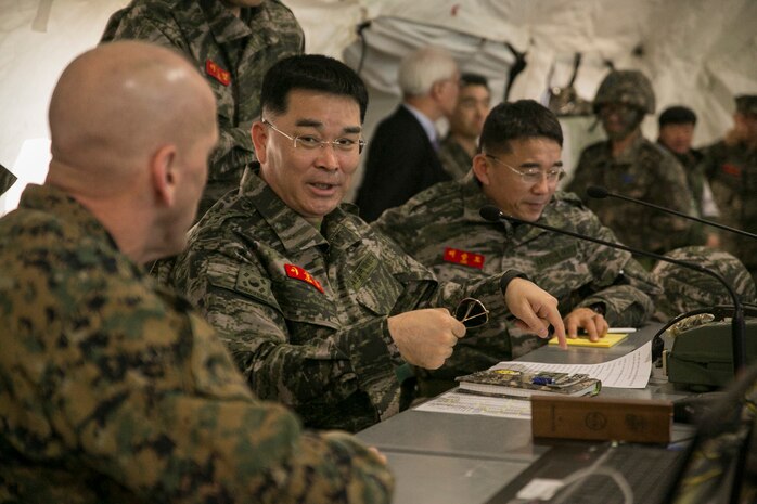 ROK, US generals tour SSang Yong in South Korea