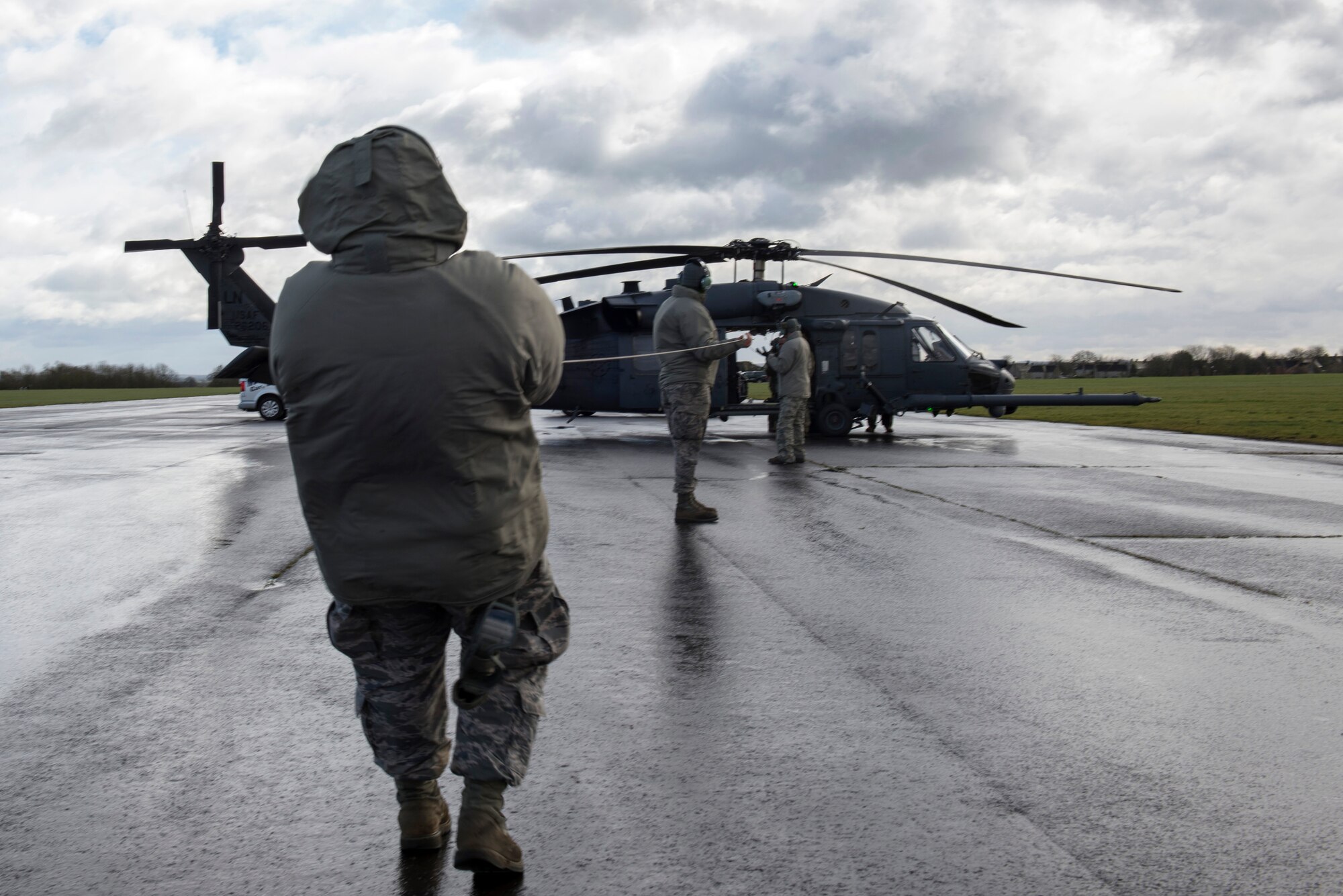 Members of the 56th Helicopter Maintenance Unit ensure the 8,000-pound capacity cargo hook properly functions during exercise Voijek Valour at Hullavington Airfield, England, March 4, 2016. The exercise included six helicopters, 250 British Army soldiers and more than a dozen jets conducting scenarios across Salisbury Plain. (U.S. Air Force photo/Staff Sgt. Emerson Nuñez)