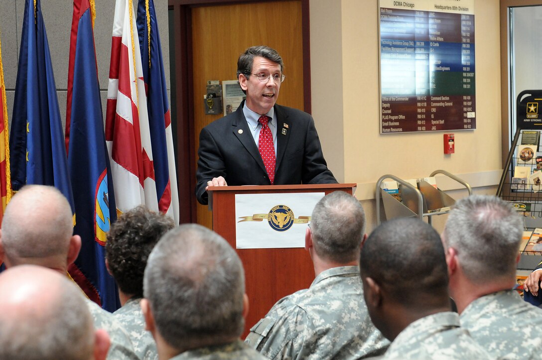 Mayor Thomas Hayes, mayor of Arlington Heights, Ill., retired Army Reserve lieutenant colonel and West Point U.S. military academy graduate gives remarks during the 106th birthday celebration of the Army Reserve held at the headquarters of the 85th Support Command outside of Chicago on April 5. Hayes shared his experience while in the Army Reserve and the value of Army Reserve soldiers in the community and in civilian careers.
(U.S. Army photo by Sgt. 1st Class Anthony L. Taylor/Released)