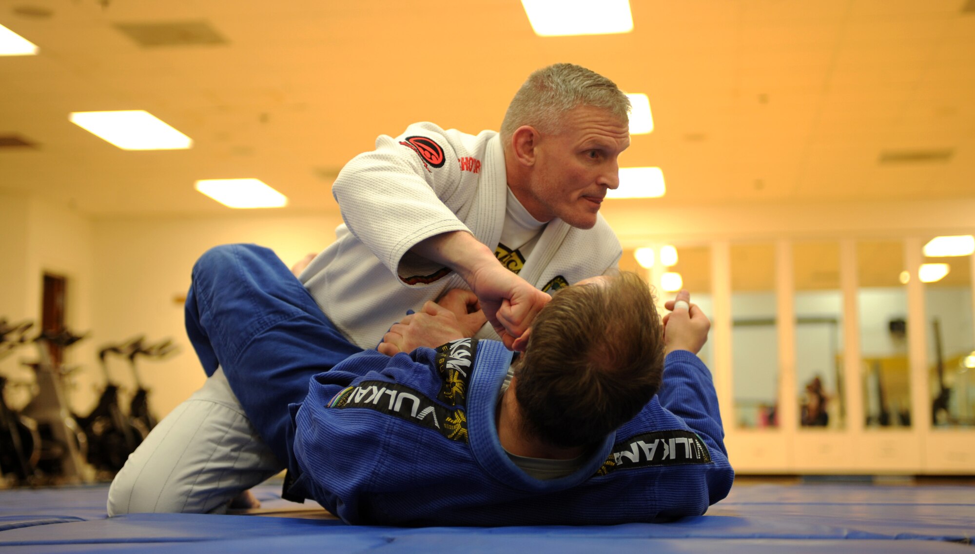 U.S. Army National Guard Sgt. 1st Class Michael Huitema, 109th Regional Support Group detachment sergeant pins Joe Reiter, Lead, S.D., paramedic, to the ground during a women’s self-defense training seminar at Ellsworth Air Force Base, S.D., March 14, 2016. Brazilian jiu-jitsu is a martial art, combat sport and self-defense system that focuses on grappling and ground fighting. (U.S. Air Force photo by Airman 1st Class Denise M. Nevins/Released)