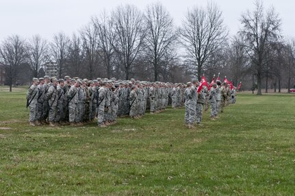 Staff meeting - U.S. Army Reserve units with the 478th Engineer Battalion form up during the 478th Engineer Battalion's crew-served weapons qualification and field training exercise, March 10 to 13 at Fort Knox, Ky. (U.S. Army photo by Staff Sgt. Debralee Best)