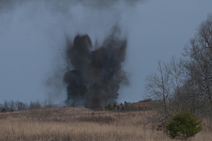 Blowing off steam - U.S. Army Reserve Soldiers with the 450th Engineer Company, practice demolition operations during the 478th Engineer Battalion's crew-served weapons qualification and field training exercise, March 10 to 13 at Fort Knox, Ky. (U.S. Army photo by Staff Sgt. Debralee Best)