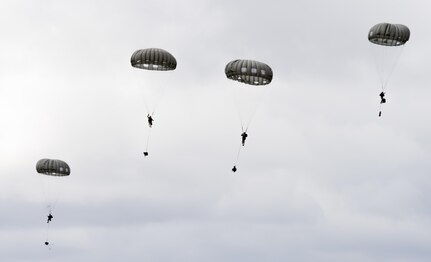 Members of the U.S. Army Reserve’s 412th Civil Affairs Battalion, Columbus, Ohio, jump from 1,250 feet from a KC-130J aircraft from the 252 Marine Aerial Refueler Transport Squadron, Marine Aircraft Group 14, 2nd Marine Aerial Wing, Marine Corps Air Station, Cherry Point, N.C., over Wright-Patterson Air Force Base, Ohio, March 19, 2016. When deployed, the unit conducts civil affairs operations in support of Central Command’s theater and task force commanders. Soldiers of the 412th Civil Affairs Battalion have been on the front lines of operations in Iraq, Afghanistan and in the Horn of Africa. (U.S. Air Force photo by Wesley Farnsworth/Released)