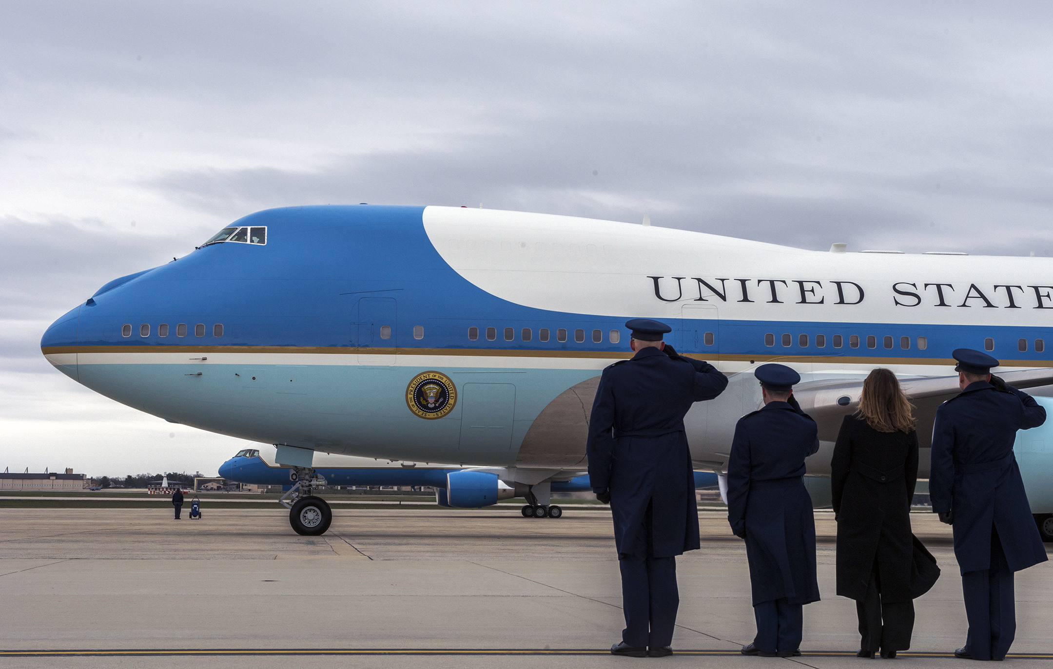 Air force one. Борт №1 Air Force one. Air powerful самолёт. Борт номер 1 синий и белый. Борт номер 1 президента Таджикистана