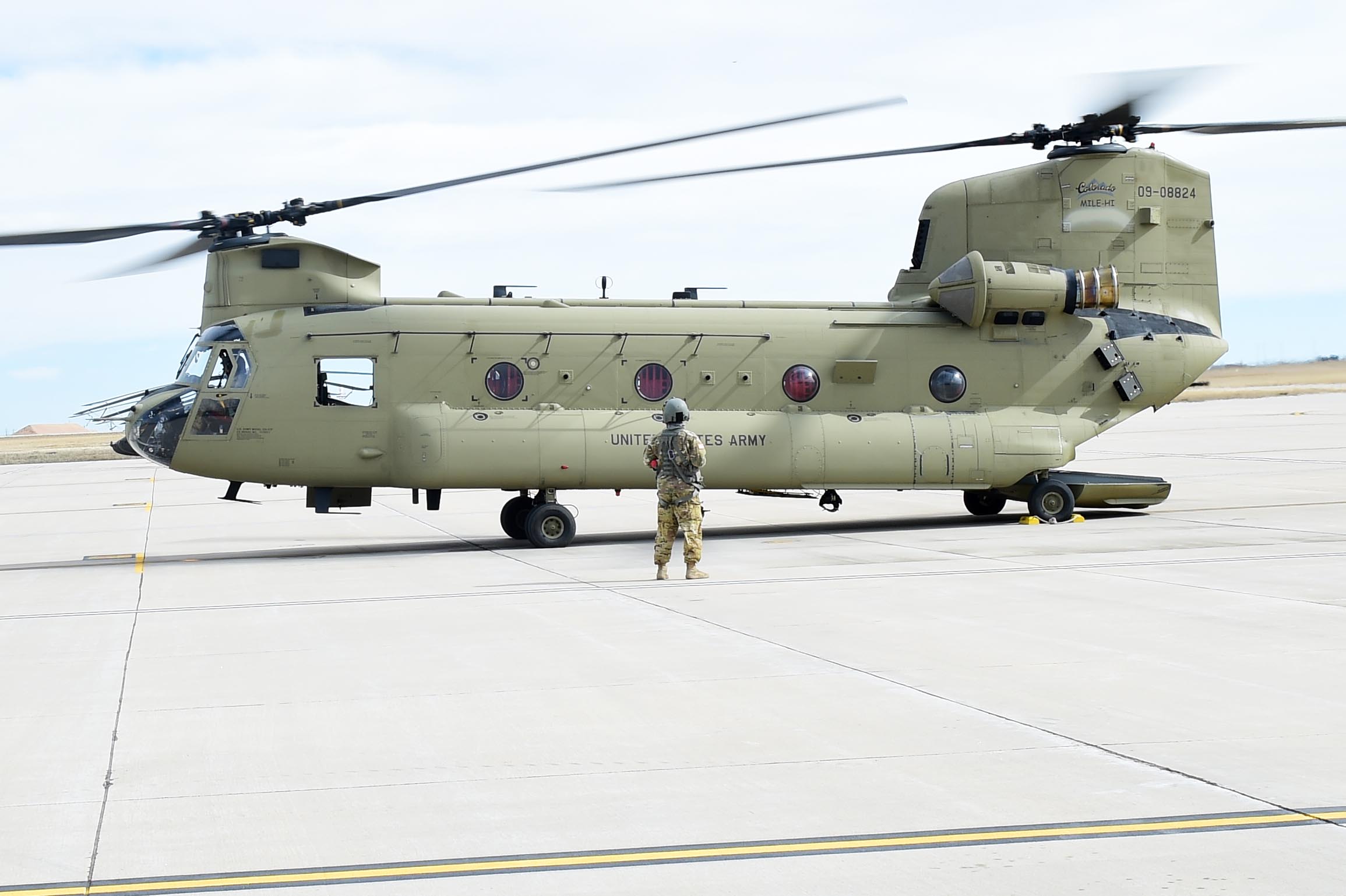 Chinook Soldiers burning oil, turning wrenches > Buckley Air Force Base > Article Display