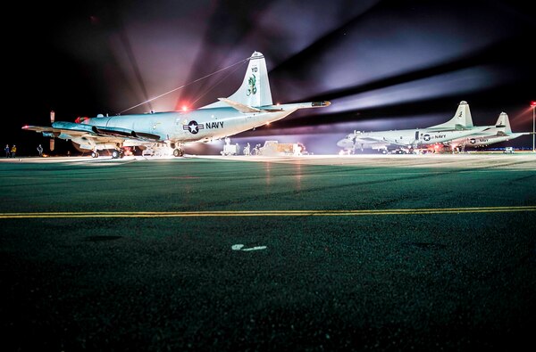 150609-N-MV308-001 KANEOHE BAY, Hawaii (June 9, 2015) Sailors assigned to the Skinny Dragons of Patrol Squadron (VP) 4 perform a man-on-the-stand coordinated check on a P-3C Orion maritime patrol aircraft. Coordinated checks are done on a routine basis to ensure proper functioning of the aircraft and continued mission readiness and performance. (U.S. Navy photo by Mass Communication Specialist 3rd Class Amber Porter/Released)    
